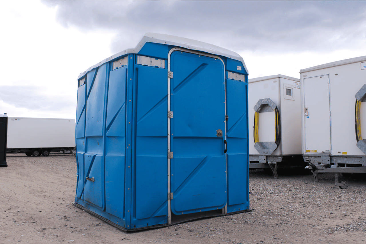 Handikaptoalettkabinett m. tank