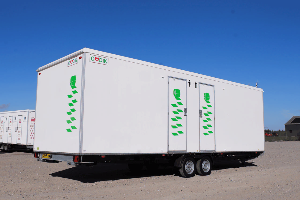 Luksuriøs toalettvogn med 7 toaletter og 2 urinaler